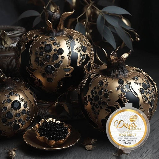Perfume-inspired wax melt: 30% fragrance, flameless luxury, 30+ hours of sultry scent, UK.